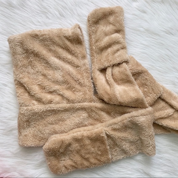 Faux Fir Hooded Scarf & Hand Warmer - Picture 3 of 5